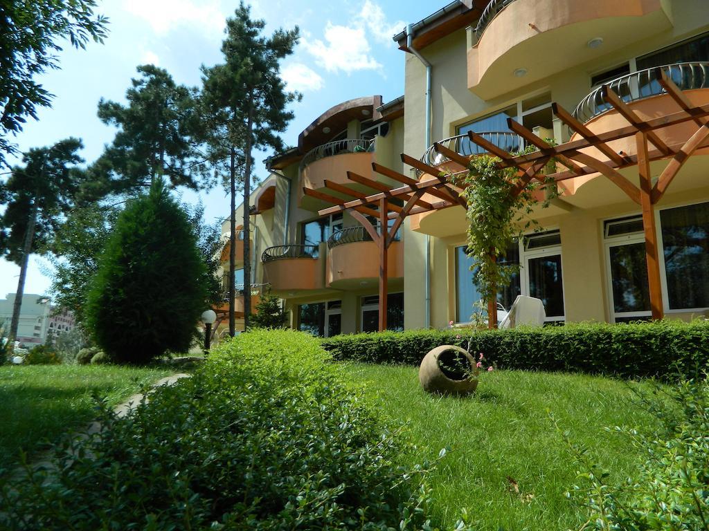 Family Hotel Privileg Солнечный берег Экстерьер фото