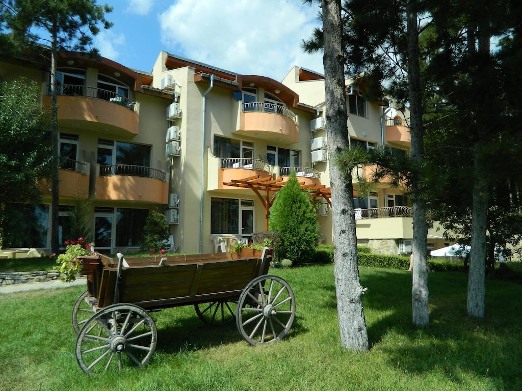 Family Hotel Privileg Солнечный берег Экстерьер фото