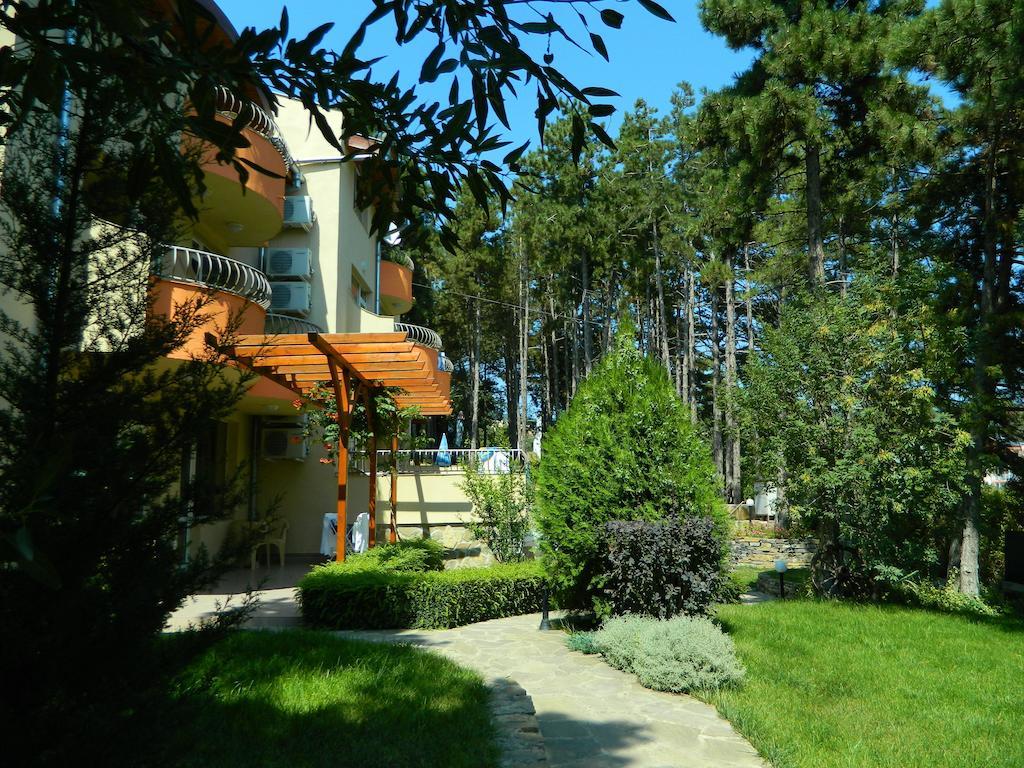 Family Hotel Privileg Солнечный берег Экстерьер фото
